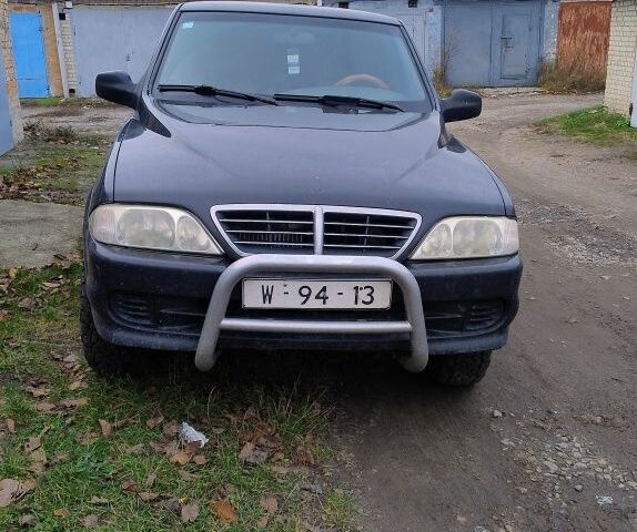 Черный Cанг Йонг Муссо, объемом двигателя 2.9 л и пробегом 255 тыс. км за 5429 $, фото 5 на Automoto.ua