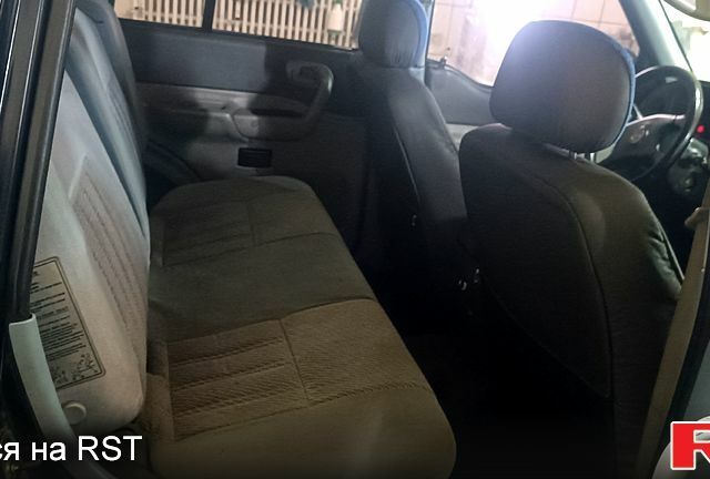 Чорний Cанг Йонг Муссо, об'ємом двигуна 2.9 л та пробігом 320 тис. км за 3300 $, фото 4 на Automoto.ua