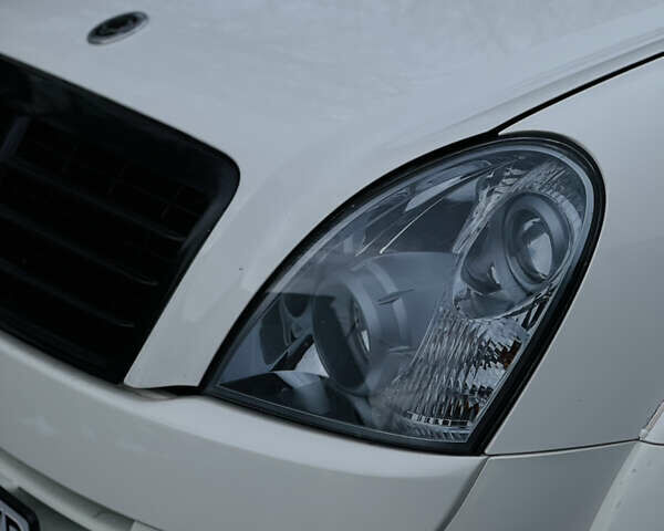 Білий Cанг Йонг Rexton, об'ємом двигуна 2.7 л та пробігом 275 тис. км за 8500 $, фото 9 на Automoto.ua