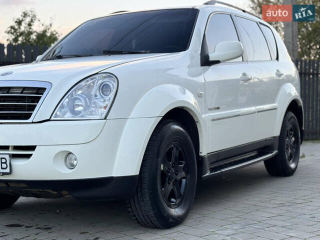 Білий Cанг Йонг Rexton, об'ємом двигуна 2.7 л та пробігом 245 тис. км за 7850 $, фото 10 на Automoto.ua