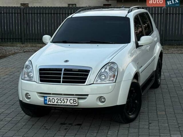 Білий Cанг Йонг Rexton, об'ємом двигуна 2.7 л та пробігом 245 тис. км за 7850 $, фото 13 на Automoto.ua