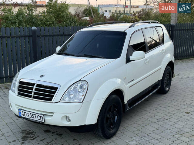 Білий Cанг Йонг Rexton, об'ємом двигуна 2.7 л та пробігом 245 тис. км за 7850 $, фото 11 на Automoto.ua