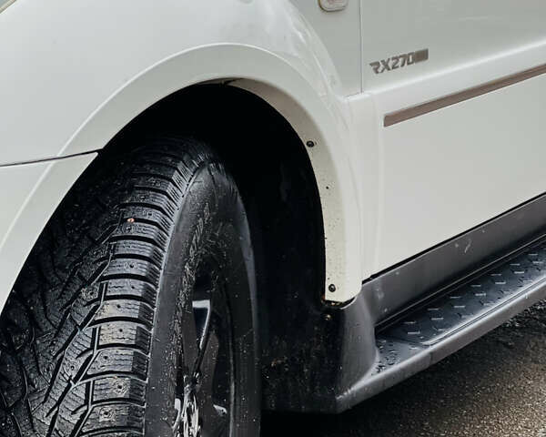 Білий Cанг Йонг Rexton, об'ємом двигуна 2.7 л та пробігом 275 тис. км за 8500 $, фото 10 на Automoto.ua