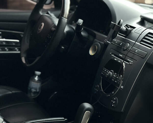 Білий Cанг Йонг Rexton, об'ємом двигуна 2.7 л та пробігом 275 тис. км за 8500 $, фото 13 на Automoto.ua