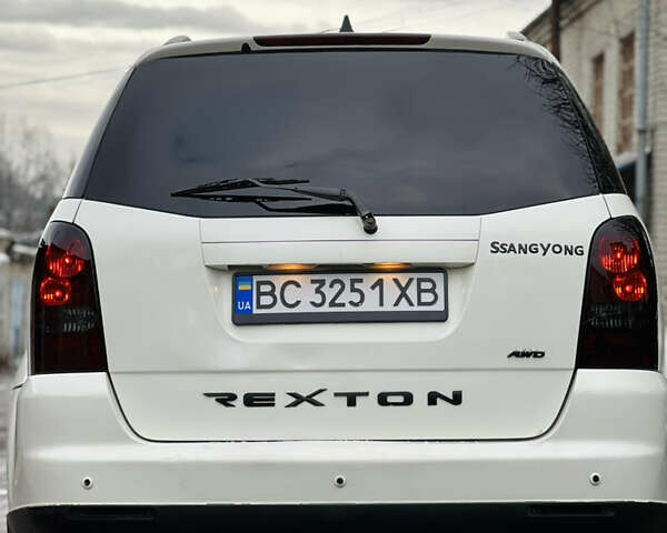 Білий Cанг Йонг Rexton, об'ємом двигуна 2.7 л та пробігом 275 тис. км за 8500 $, фото 4 на Automoto.ua