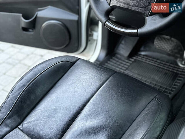 Білий Cанг Йонг Rexton, об'ємом двигуна 2.7 л та пробігом 245 тис. км за 7850 $, фото 27 на Automoto.ua