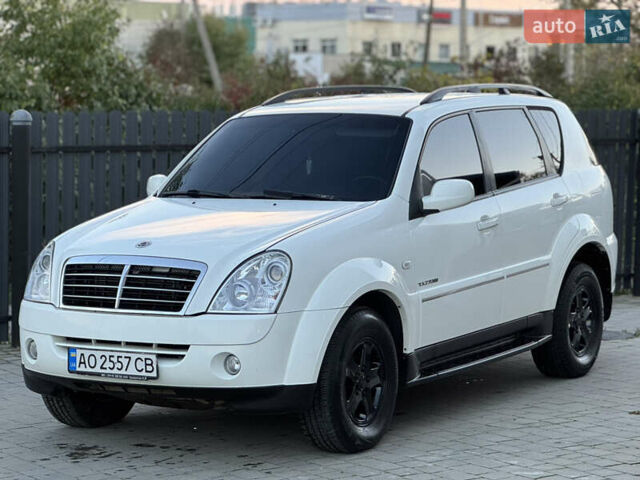 Білий Cанг Йонг Rexton, об'ємом двигуна 2.7 л та пробігом 245 тис. км за 7850 $, фото 3 на Automoto.ua