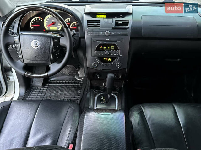 Білий Cанг Йонг Rexton, об'ємом двигуна 2.7 л та пробігом 245 тис. км за 7850 $, фото 22 на Automoto.ua