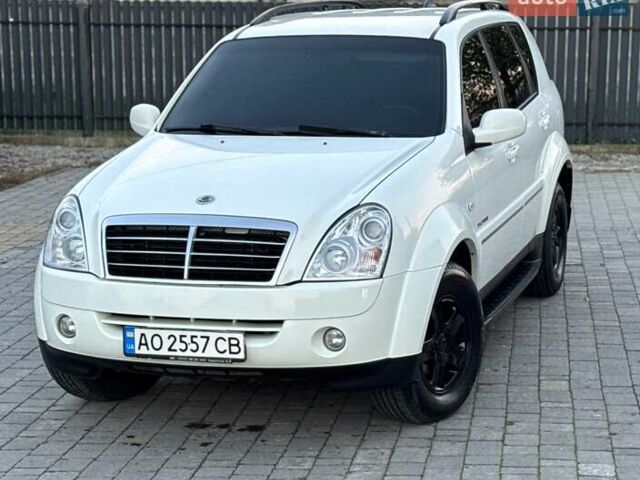 Білий Cанг Йонг Rexton, об'ємом двигуна 2.7 л та пробігом 245 тис. км за 7850 $, фото 1 на Automoto.ua