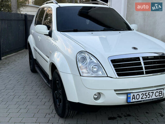 Білий Cанг Йонг Rexton, об'ємом двигуна 2.7 л та пробігом 245 тис. км за 7850 $, фото 8 на Automoto.ua