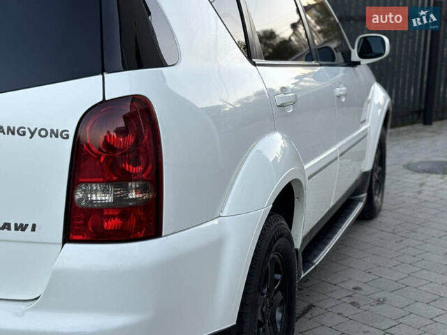 Білий Cанг Йонг Rexton, об'ємом двигуна 2.7 л та пробігом 245 тис. км за 7850 $, фото 16 на Automoto.ua