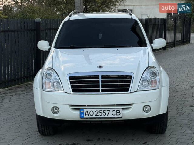 Білий Cанг Йонг Rexton, об'ємом двигуна 2.7 л та пробігом 245 тис. км за 7850 $, фото 7 на Automoto.ua