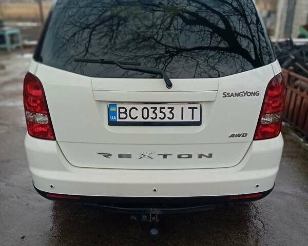 Білий Cанг Йонг Rexton, об'ємом двигуна 2.7 л та пробігом 202 тис. км за 8500 $, фото 3 на Automoto.ua