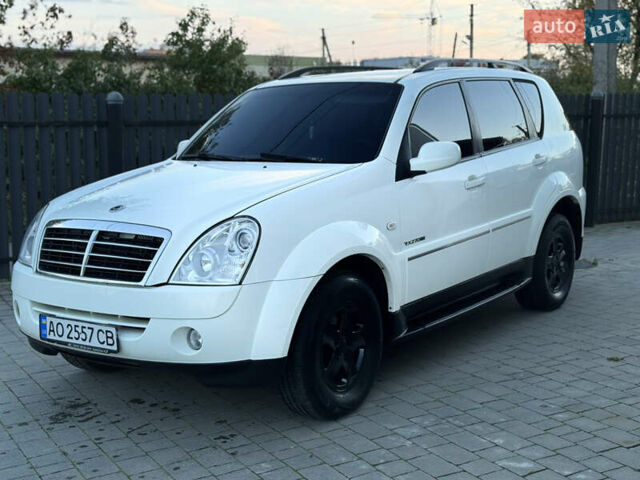 Білий Cанг Йонг Rexton, об'ємом двигуна 2.7 л та пробігом 245 тис. км за 7850 $, фото 5 на Automoto.ua