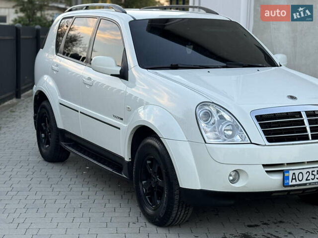 Білий Cанг Йонг Rexton, об'ємом двигуна 2.7 л та пробігом 245 тис. км за 7850 $, фото 6 на Automoto.ua