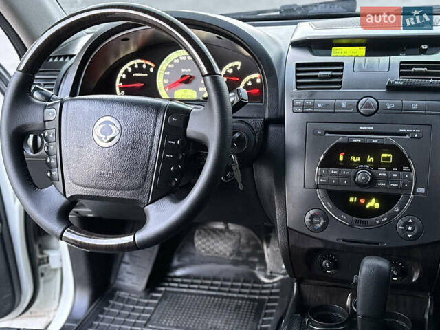 Білий Cанг Йонг Rexton, об'ємом двигуна 2.7 л та пробігом 245 тис. км за 7850 $, фото 29 на Automoto.ua