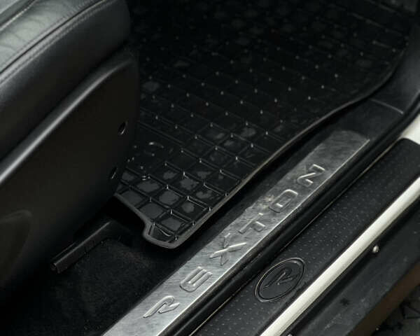 Білий Cанг Йонг Rexton, об'ємом двигуна 2.7 л та пробігом 275 тис. км за 8500 $, фото 11 на Automoto.ua