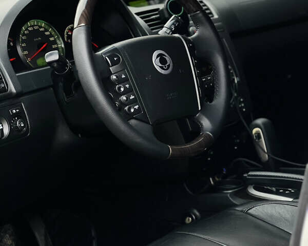 Білий Cанг Йонг Rexton, об'ємом двигуна 2.7 л та пробігом 275 тис. км за 8500 $, фото 7 на Automoto.ua