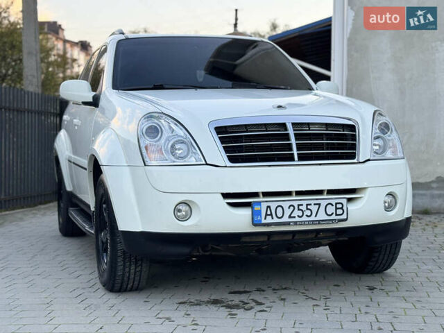Білий Cанг Йонг Rexton, об'ємом двигуна 2.7 л та пробігом 245 тис. км за 7850 $, фото 9 на Automoto.ua