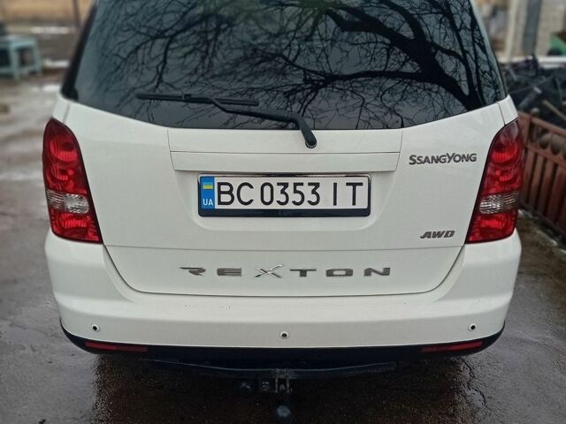 Білий Cанг Йонг Rexton, об'ємом двигуна 2.7 л та пробігом 205 тис. км за 7800 $, фото 4 на Automoto.ua