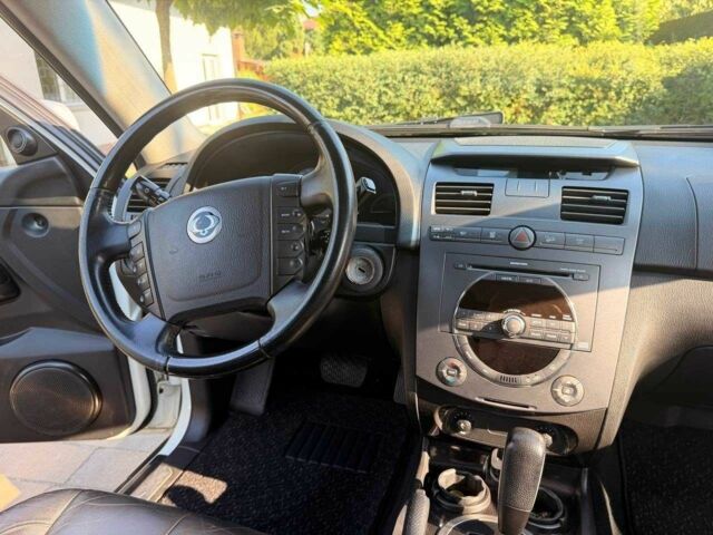 Білий Cанг Йонг Rexton, об'ємом двигуна 2.7 л та пробігом 110 тис. км за 9835 $, фото 14 на Automoto.ua