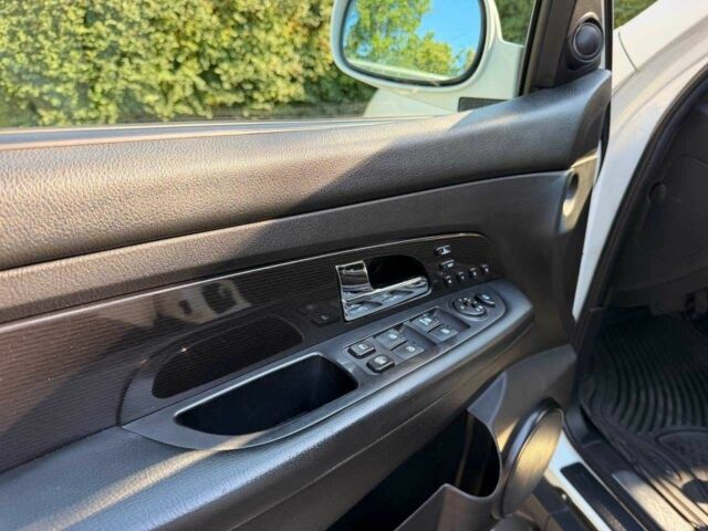 Білий Cанг Йонг Rexton, об'ємом двигуна 2.7 л та пробігом 110 тис. км за 9835 $, фото 9 на Automoto.ua