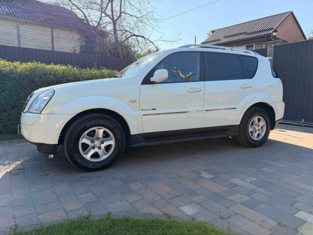 Білий Cанг Йонг Rexton, об'ємом двигуна 2.7 л та пробігом 110 тис. км за 9835 $, фото 1 на Automoto.ua