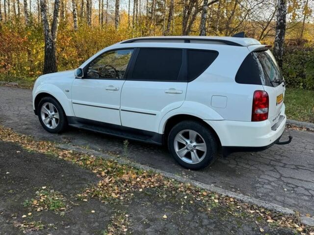 Белый Cанг Йонг Рекстон, объемом двигателя 2.7 л и пробегом 344 тыс. км за 4612 $, фото 1 на Automoto.ua