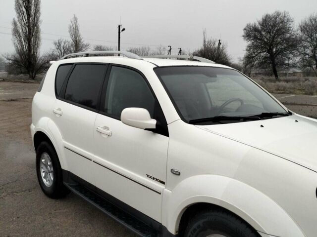 Білий Cанг Йонг Rexton, об'ємом двигуна 2.7 л та пробігом 288 тис. км за 8500 $, фото 2 на Automoto.ua
