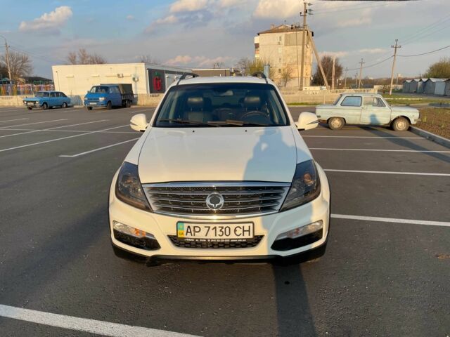 Белый Cанг Йонг Рекстон, объемом двигателя 2.7 л и пробегом 162 тыс. км за 12500 $, фото 5 на Automoto.ua