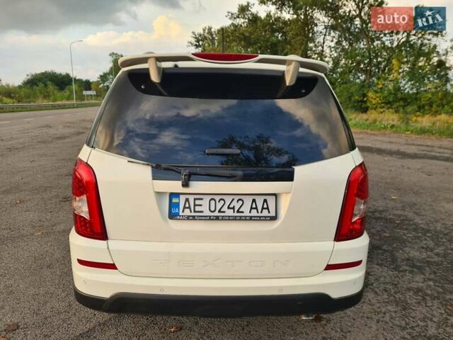 Білий Cанг Йонг Rexton, об'ємом двигуна 2.7 л та пробігом 255 тис. км за 9955 $, фото 23 на Automoto.ua