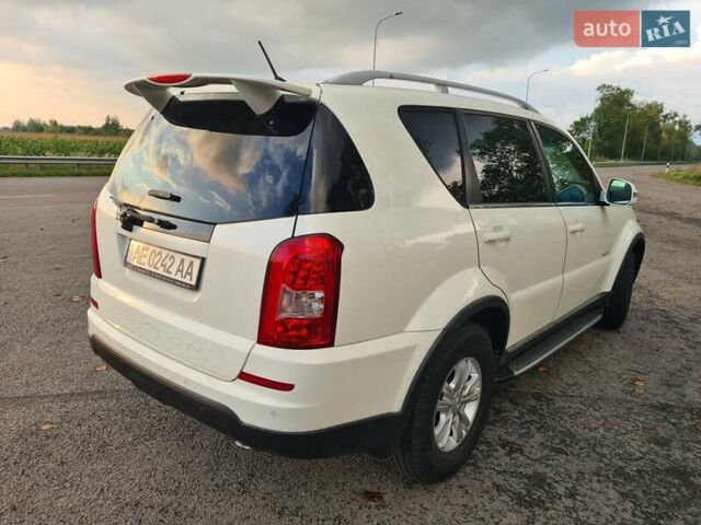 Білий Cанг Йонг Rexton, об'ємом двигуна 2.7 л та пробігом 255 тис. км за 9955 $, фото 28 на Automoto.ua