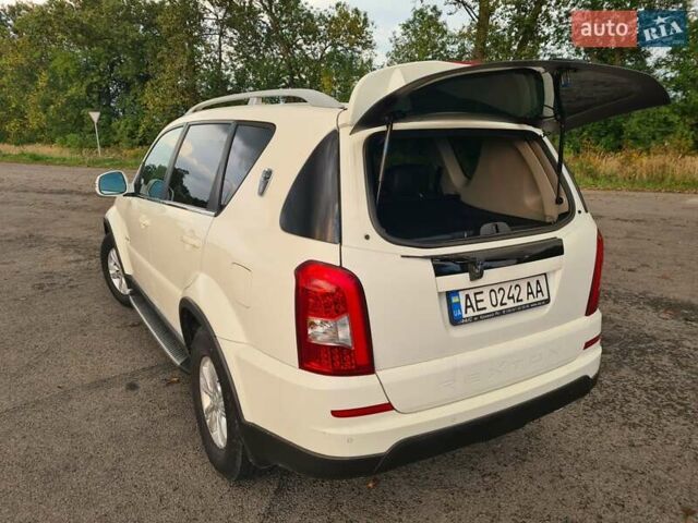 Білий Cанг Йонг Rexton, об'ємом двигуна 2.7 л та пробігом 255 тис. км за 9955 $, фото 18 на Automoto.ua