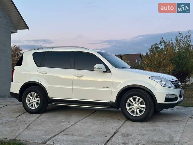 Білий Cанг Йонг Rexton, об'ємом двигуна 2.7 л та пробігом 268 тис. км за 10650 $, фото 7 на Automoto.ua