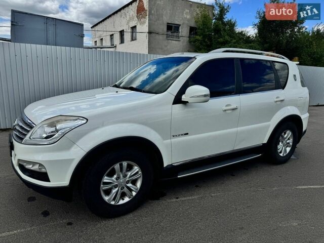 Білий Cанг Йонг Rexton, об'ємом двигуна 2.7 л та пробігом 166 тис. км за 13536 $, фото 1 на Automoto.ua