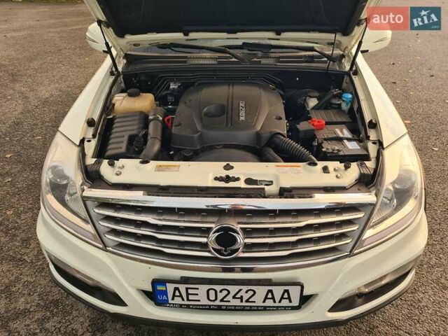 Білий Cанг Йонг Rexton, об'ємом двигуна 2.7 л та пробігом 255 тис. км за 9955 $, фото 7 на Automoto.ua