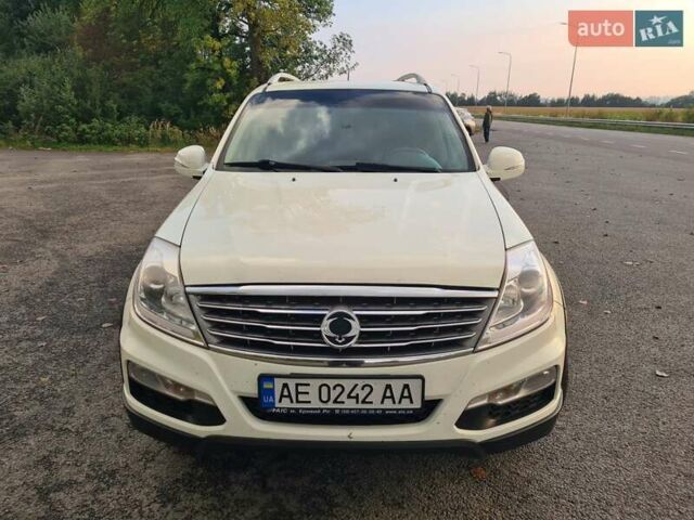 Білий Cанг Йонг Rexton, об'ємом двигуна 2.7 л та пробігом 255 тис. км за 9955 $, фото 21 на Automoto.ua