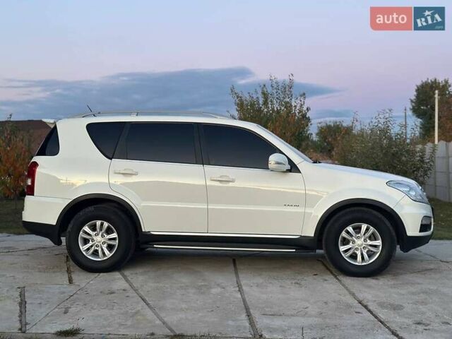 Білий Cанг Йонг Rexton, об'ємом двигуна 2.7 л та пробігом 268 тис. км за 10650 $, фото 8 на Automoto.ua