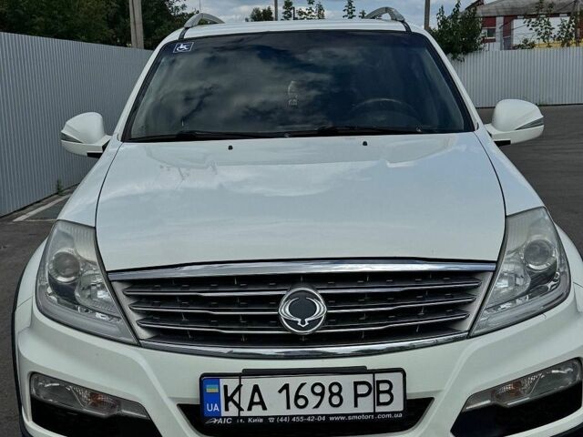 Білий Cанг Йонг Rexton, об'ємом двигуна 2.7 л та пробігом 166 тис. км за 13536 $, фото 4 на Automoto.ua