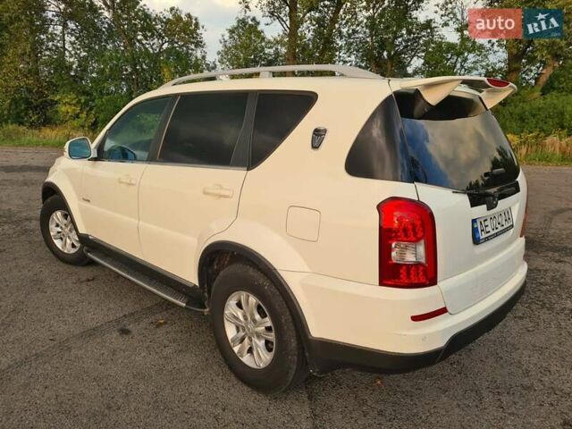Білий Cанг Йонг Rexton, об'ємом двигуна 2.7 л та пробігом 255 тис. км за 9955 $, фото 27 на Automoto.ua