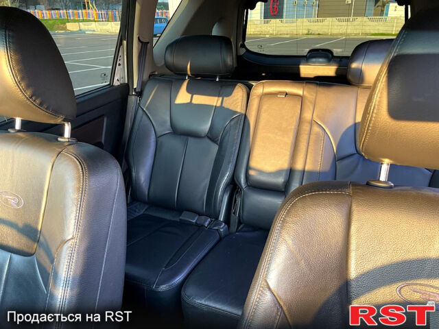 Білий Cанг Йонг Rexton, об'ємом двигуна 2.7 л та пробігом 162 тис. км за 12500 $, фото 3 на Automoto.ua