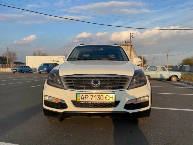 Белый Cанг Йонг Рекстон, объемом двигателя 2.7 л и пробегом 162 тыс. км за 12500 $, фото 4 на Automoto.ua