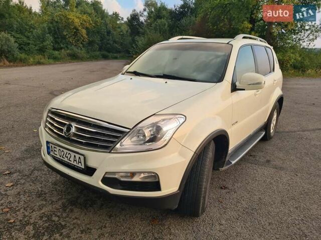 Білий Cанг Йонг Rexton, об'ємом двигуна 2.7 л та пробігом 255 тис. км за 9955 $, фото 22 на Automoto.ua