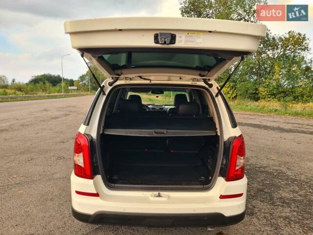 Білий Cанг Йонг Rexton, об'ємом двигуна 2.7 л та пробігом 255 тис. км за 9955 $, фото 6 на Automoto.ua