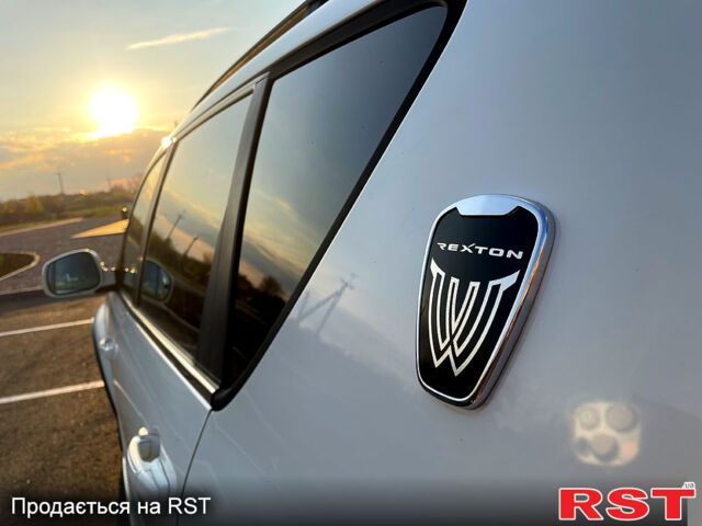 Білий Cанг Йонг Rexton, об'ємом двигуна 2.7 л та пробігом 162 тис. км за 12500 $, фото 6 на Automoto.ua