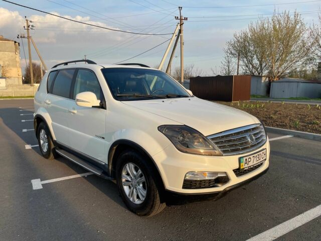 Белый Cанг Йонг Рекстон, объемом двигателя 2.7 л и пробегом 162 тыс. км за 12500 $, фото 6 на Automoto.ua