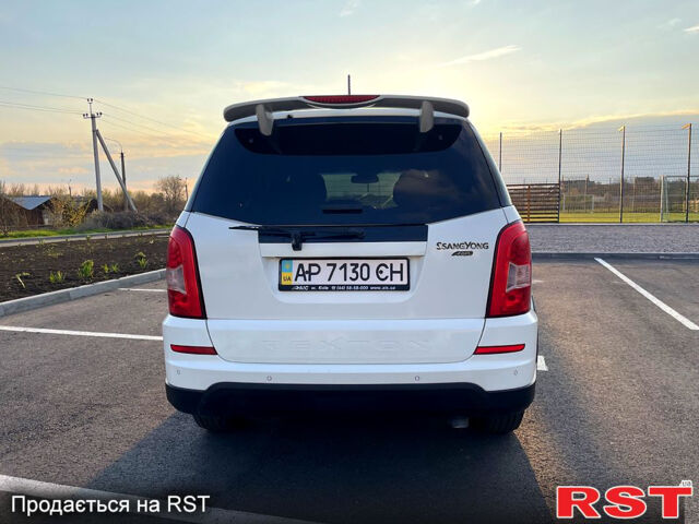 Білий Cанг Йонг Rexton, об'ємом двигуна 2.7 л та пробігом 162 тис. км за 12500 $, фото 7 на Automoto.ua