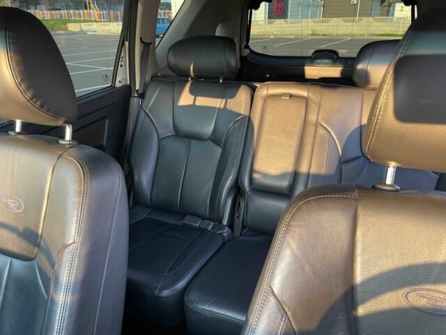 Белый Cанг Йонг Рекстон, объемом двигателя 2.7 л и пробегом 162 тыс. км за 12500 $, фото 12 на Automoto.ua