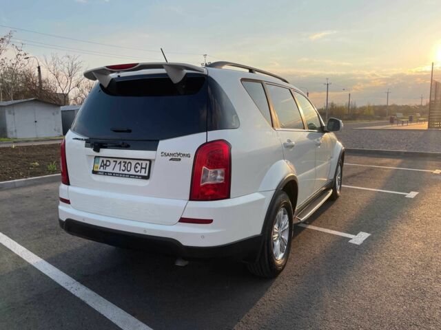 Белый Cанг Йонг Рекстон, объемом двигателя 2.7 л и пробегом 162 тыс. км за 12500 $, фото 8 на Automoto.ua