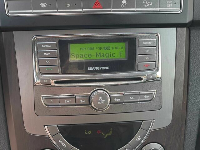 Белый Cанг Йонг Рекстон, объемом двигателя 2.7 л и пробегом 162 тыс. км за 12500 $, фото 17 на Automoto.ua